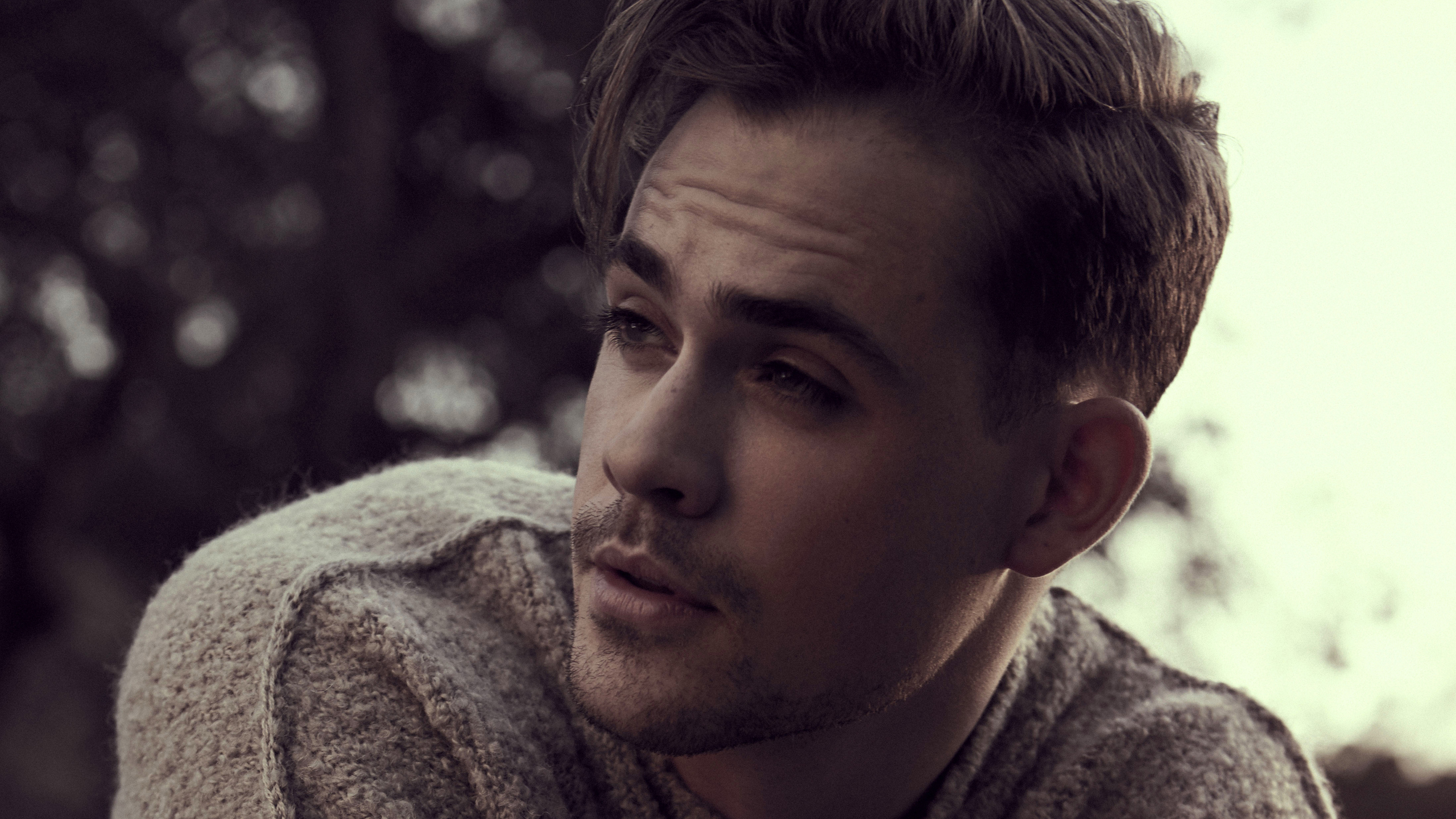 Dacre Montgomery - Bio, Age, Height, Dating, Girlfriend, Sister, Is He Gay?
