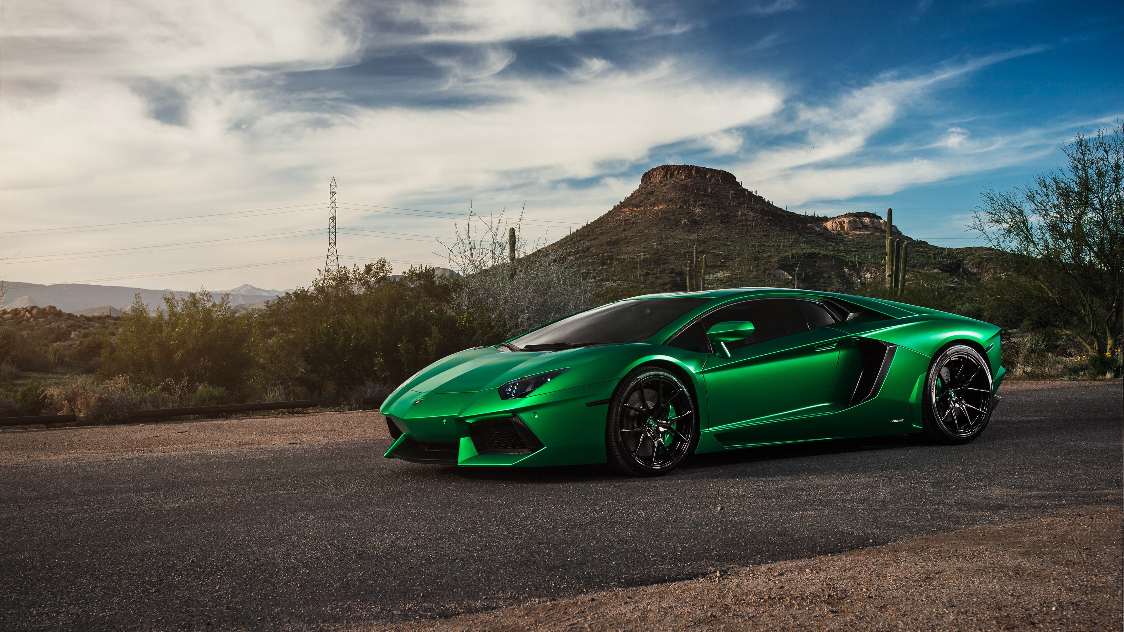 спортивный зеленый автомобиль Lamborghini без смс