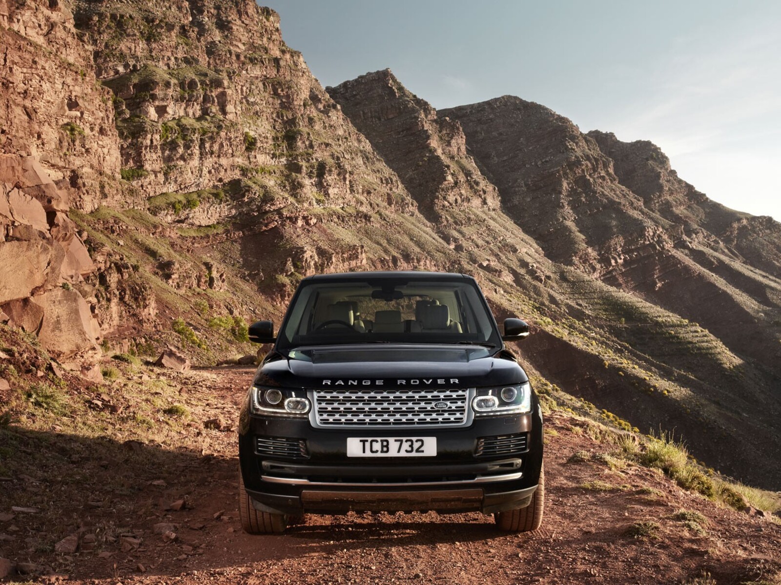 Land Rover в горах без смс