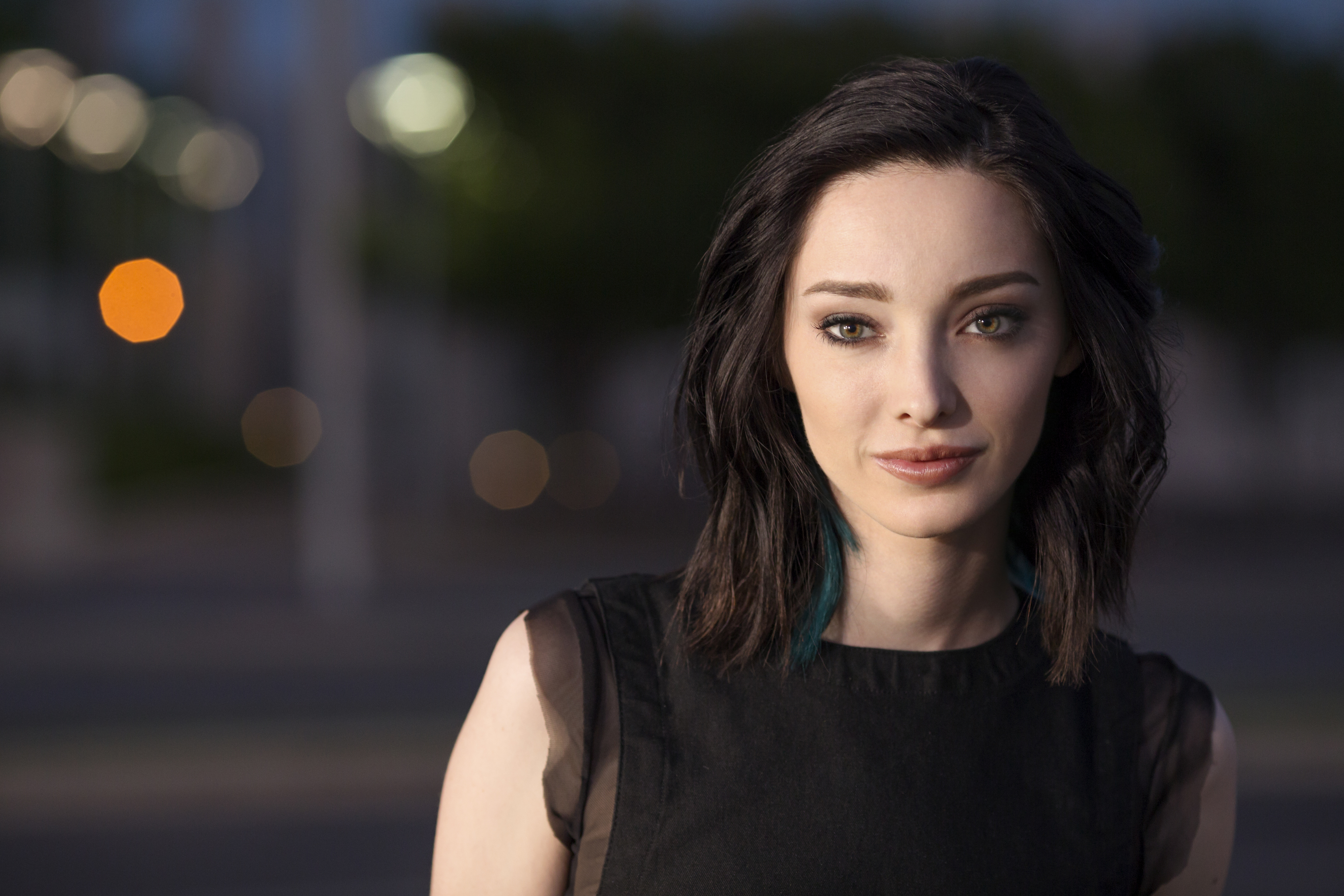 Next photo of Emma Dumont