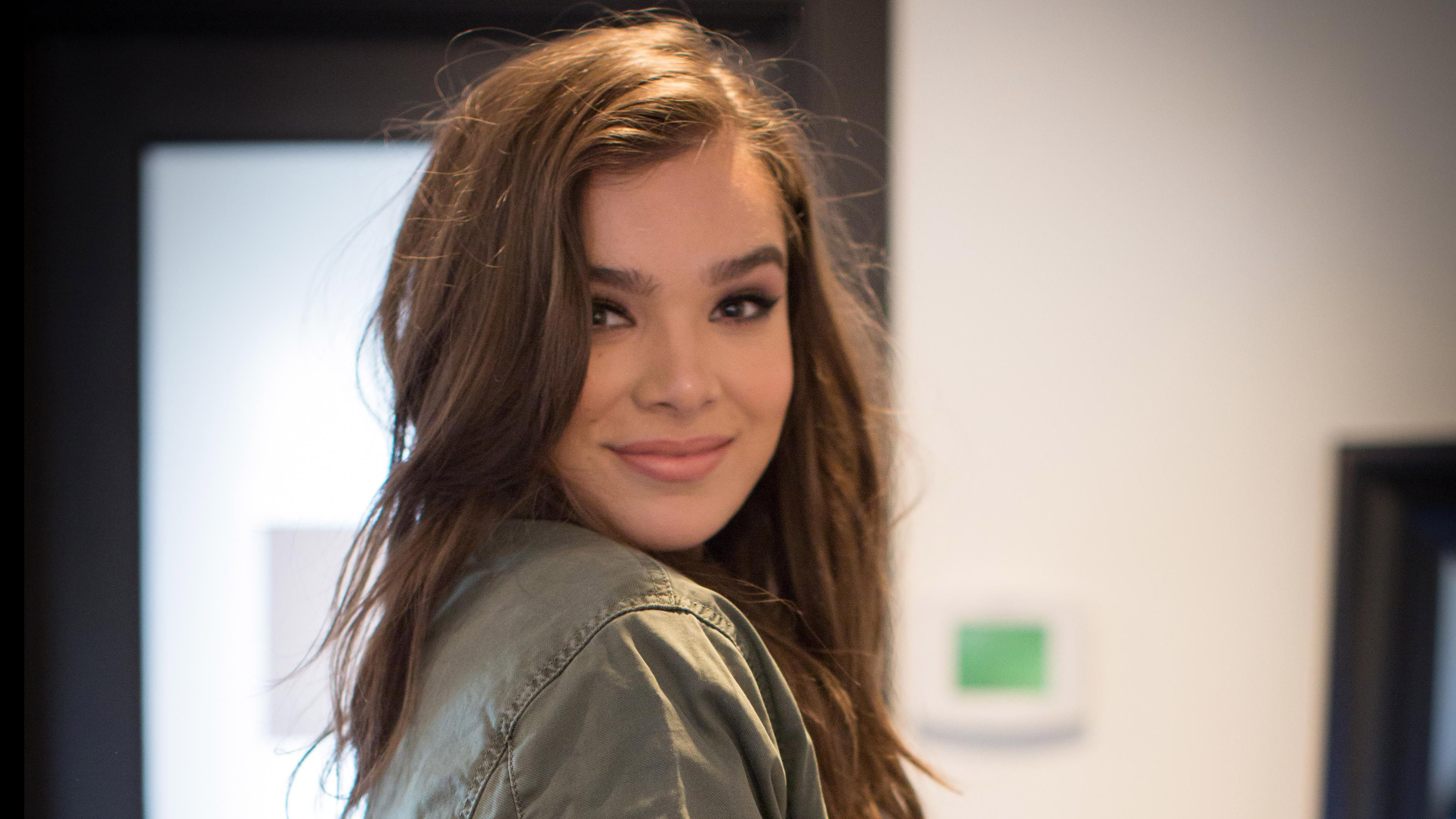 Hailee Steinfeld Cute Smile New, HD Music, 4k Wallpapers, Images