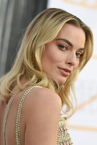 Margot Robbie 1125x2436 Resolution Wallpapers Iphone Xsiphone 10